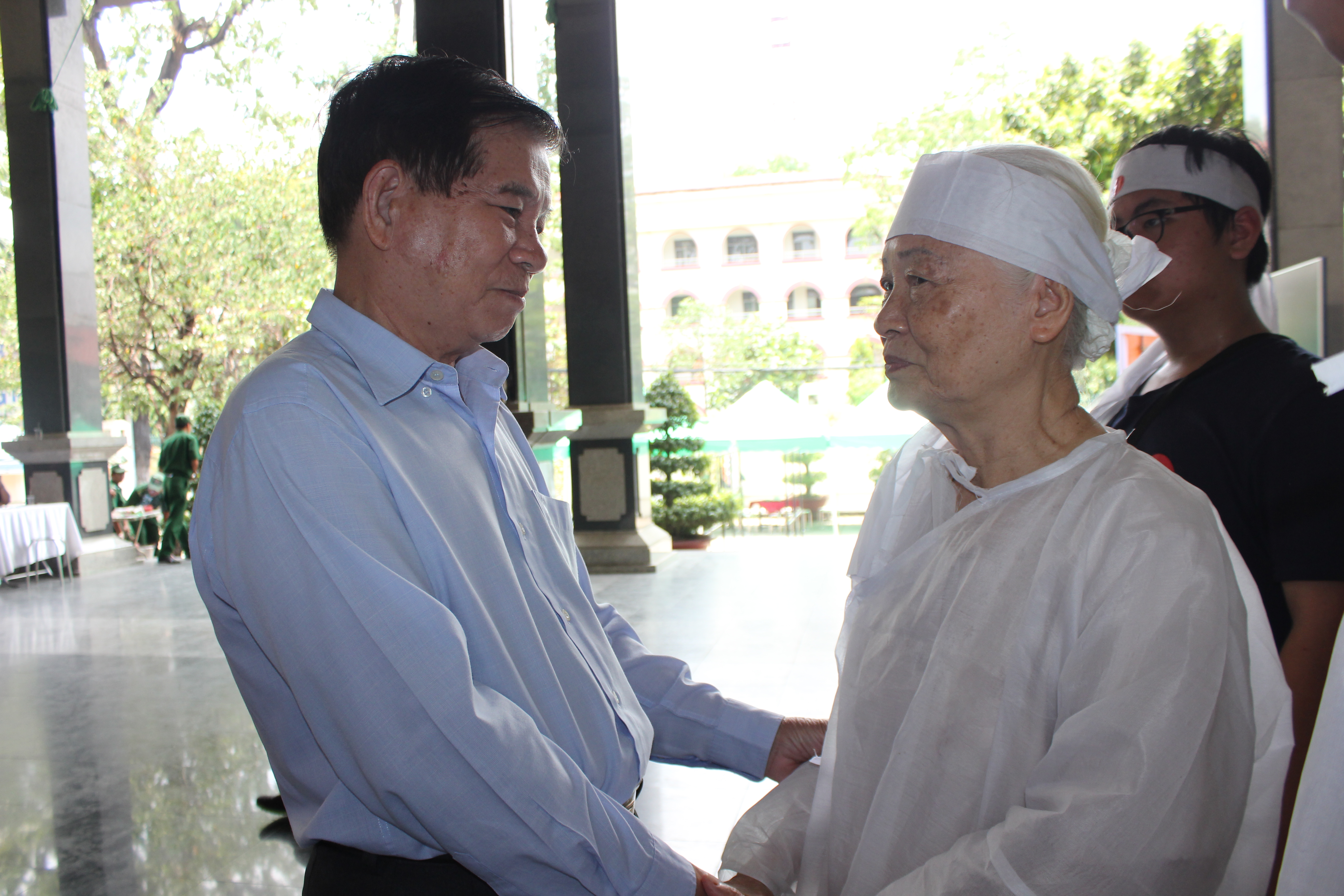 Nguy&ecirc;n Chủ tịch nước Nguyễn Minh Triết chia buồn c&ugrave;ng gia đ&igrave;nh