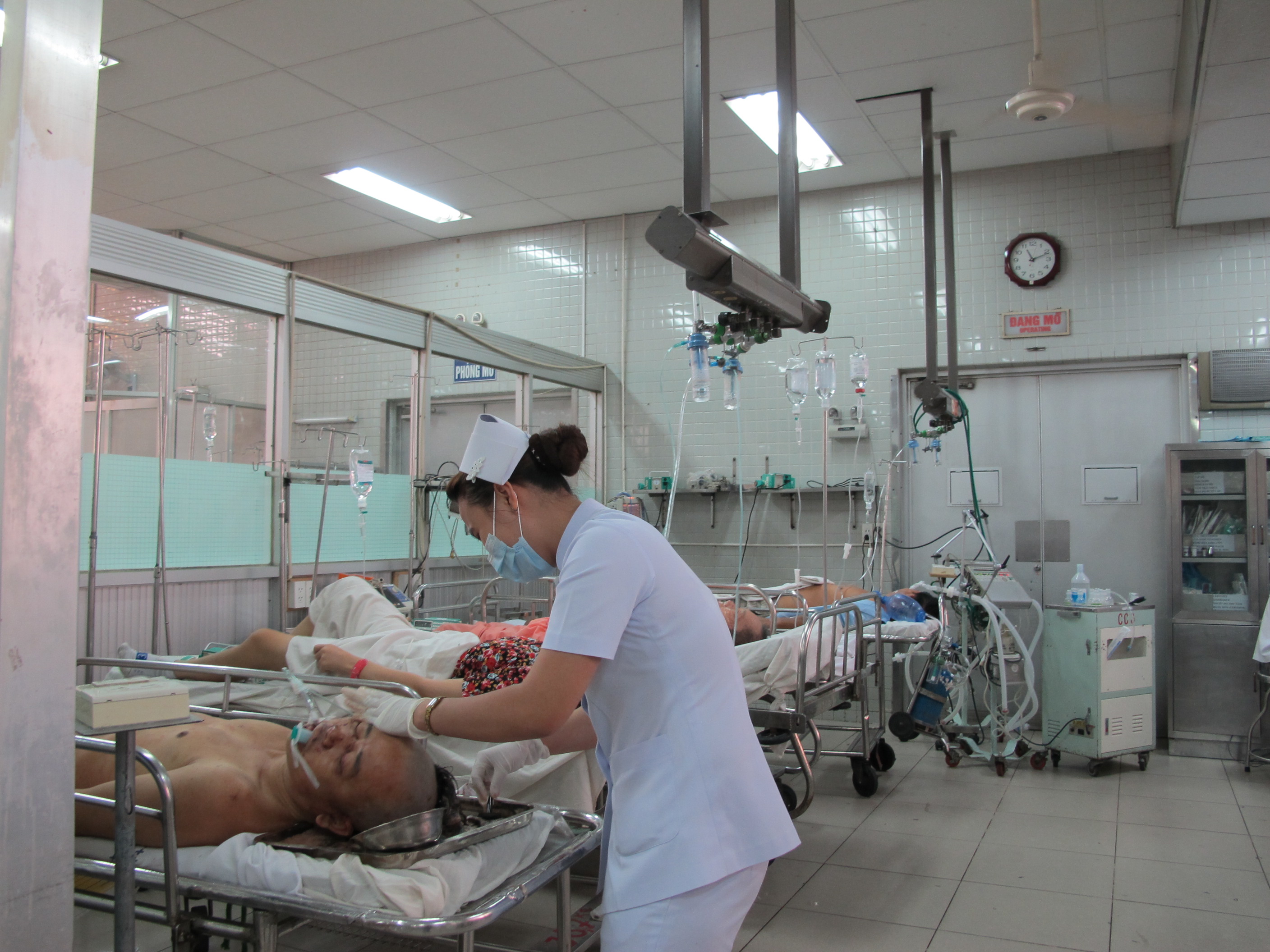 Nạn nh&acirc;n đang được theo dõi tại BV Chợ R&acirc;̃y