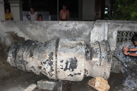 Vật thể ng&agrave;y nghi l&agrave; phần đu&ocirc;i của m&aacute;y bay chiến đấu Su-22