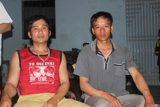 C&aacute;c ngư d&acirc;n tham gia trục vớt vật thể lạ