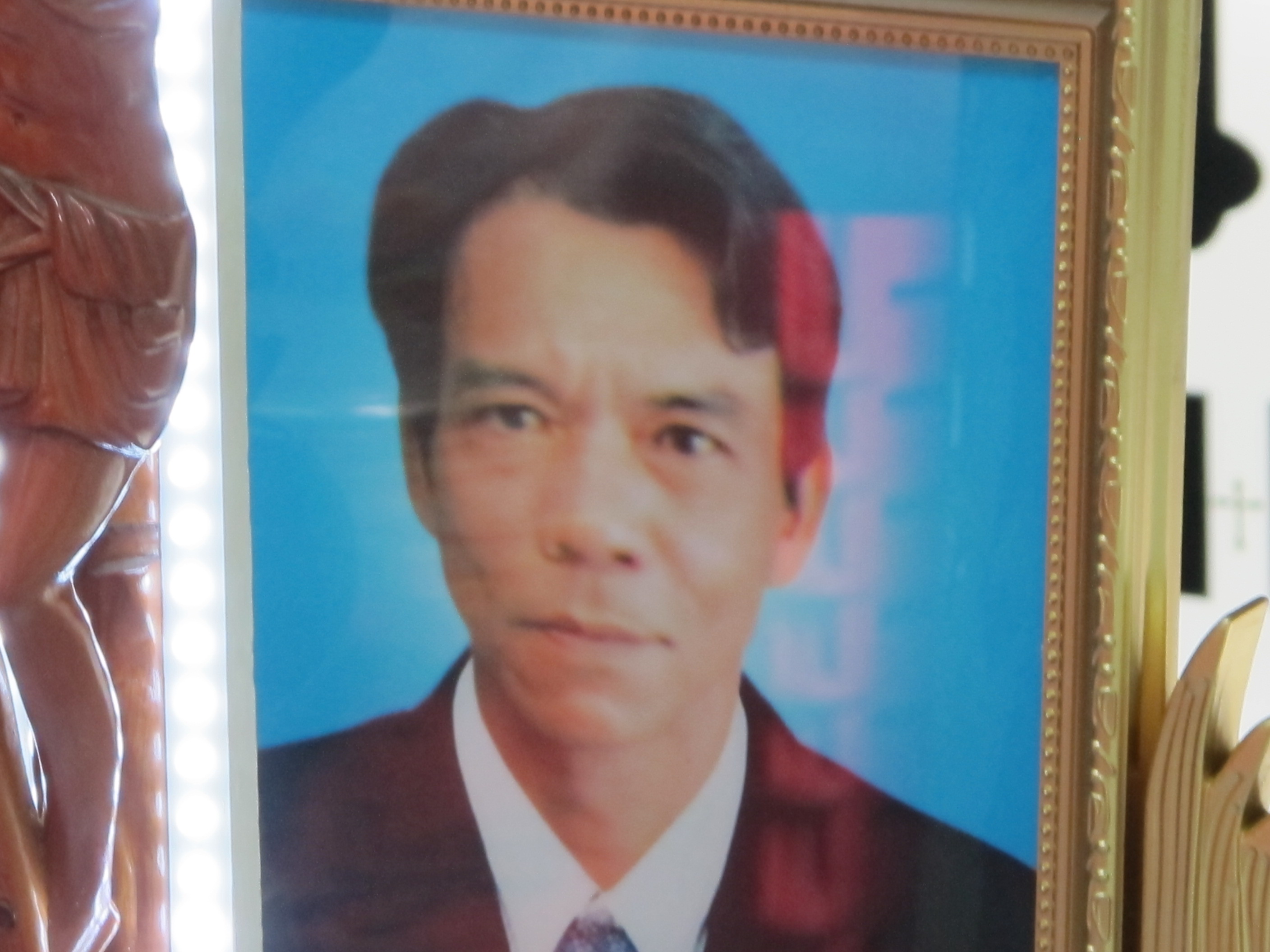 Anh Phong ra đi để lại 2 con c&ograve;n nhỏ