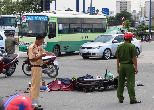 Tai nạn thương tâm, 2 ông cháu chết, bà trọng thương