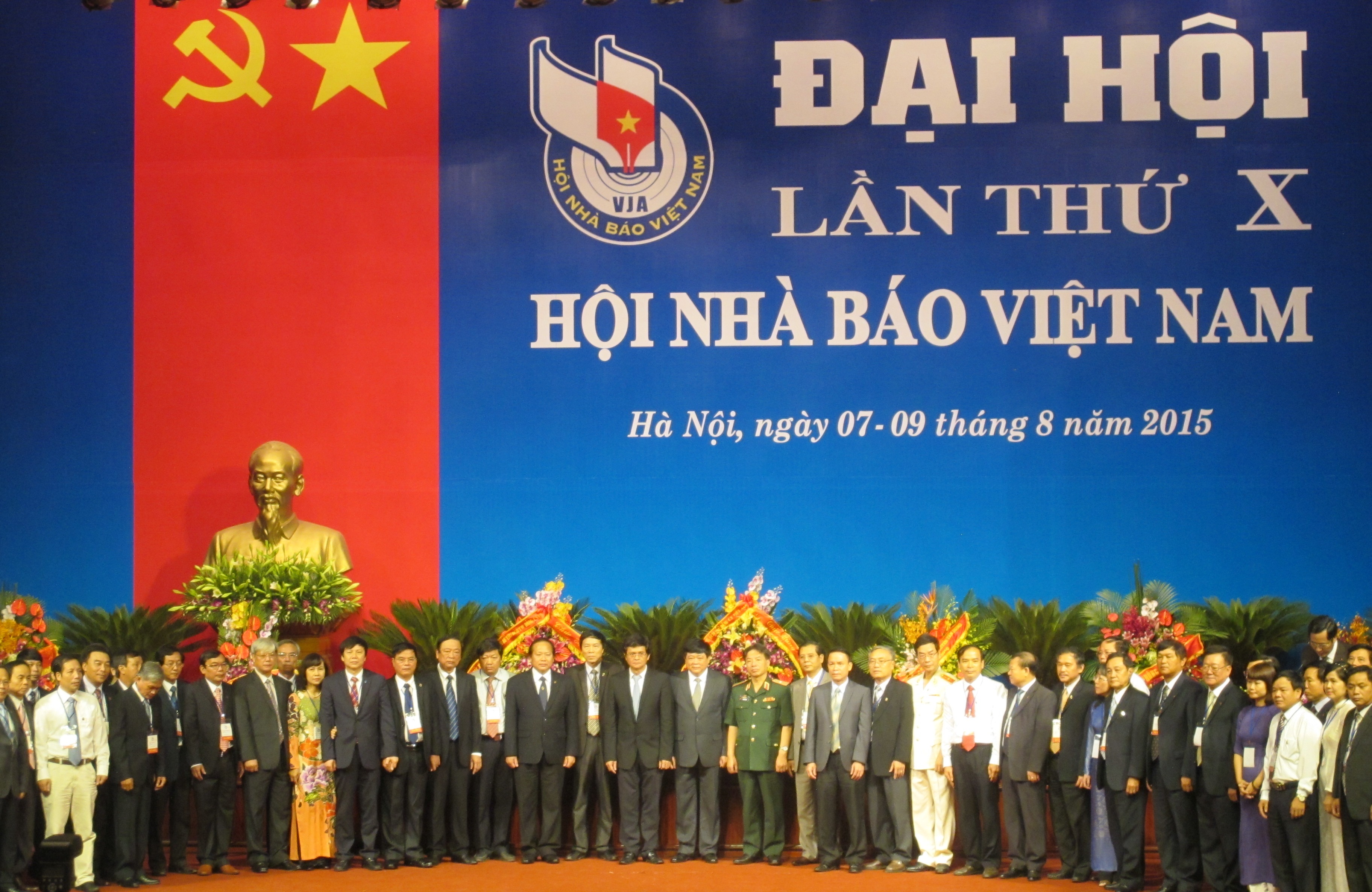 Ban chấp h&agrave;nh Hội nh&agrave; b&aacute;o Việt Nam kh&oacute;a X ra mắt. ảnh: Văn Duẩn