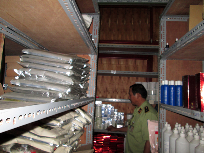 Kho mỹ phẩm tr&ocirc;i nổi ở trung t&acirc;m TP HCM