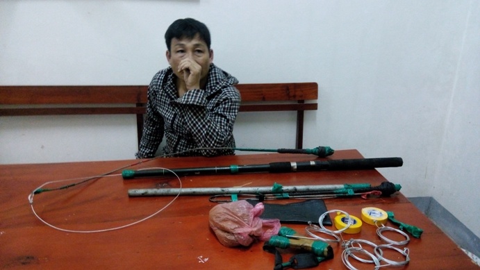 Đối tượng Hoàng Văn Hoàn tại cơ quan Công an, khai nhận đã trộm được một con chó và đang tiếp tục hành nghề.