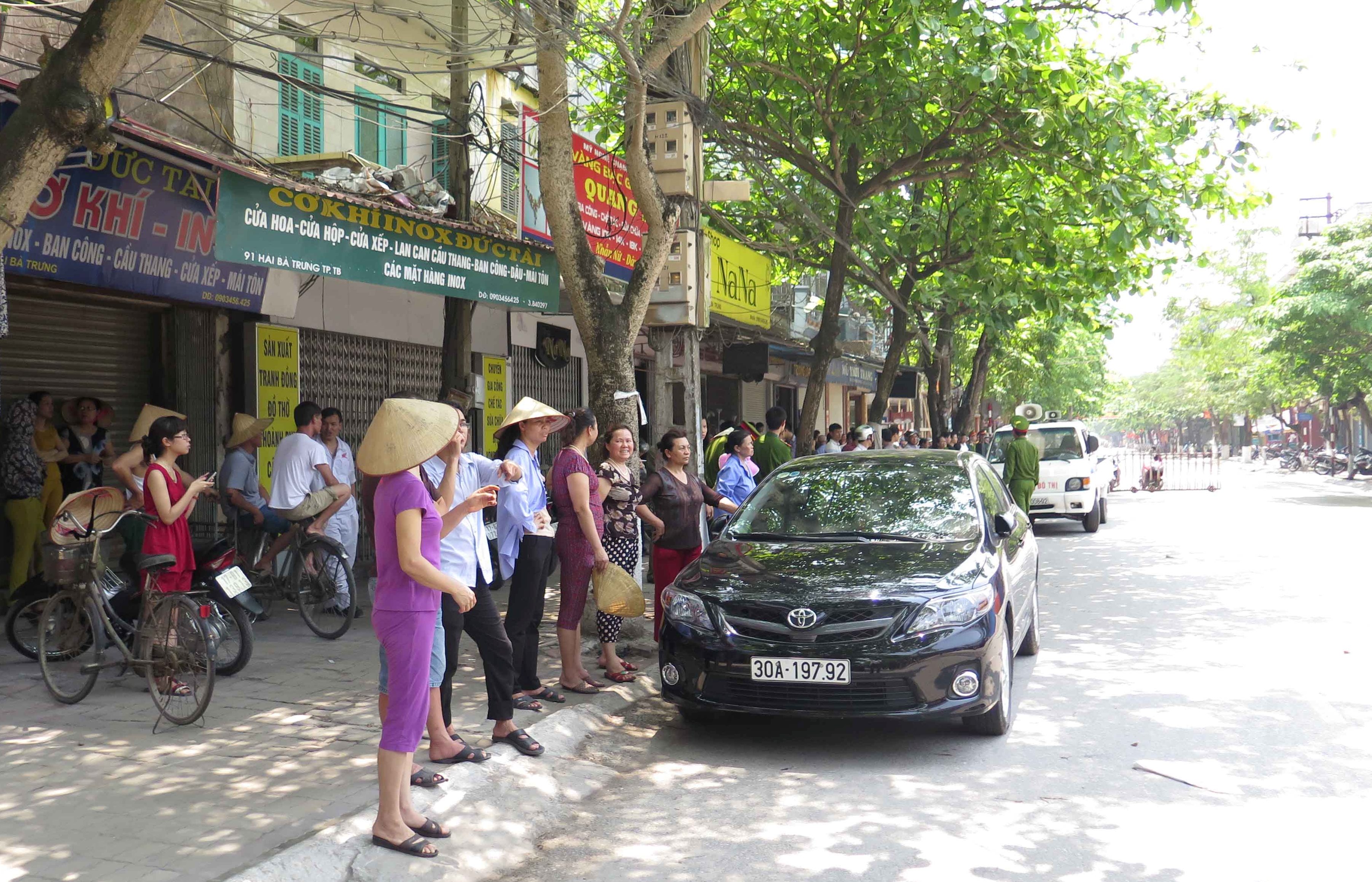 người d&acirc;n b&agrave;ng ho&agrave;ng v&igrave; vụ nổ xảy ra