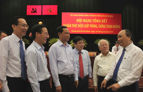 Lợi ích nhóm “che chắn” tham nhũng