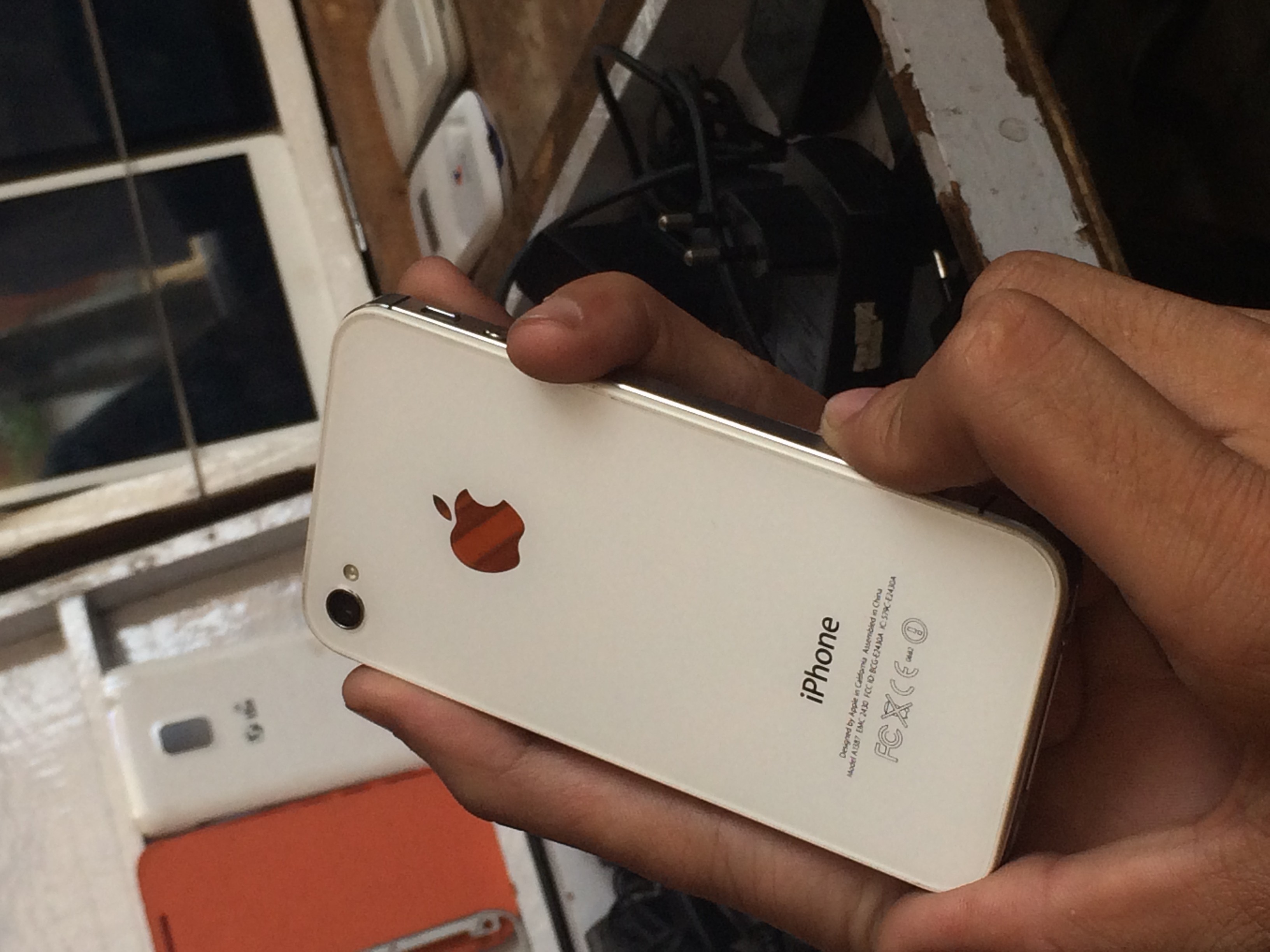 Tr&ograve; nhặt được   iPhone b&aacute;n gi&aacute; rẻ từng rộ ở B&igrave;nh Dương nay c&aacute;c đối tượng chuyển hướng về địa b&agrave;n TP HCM để lừa gạt.