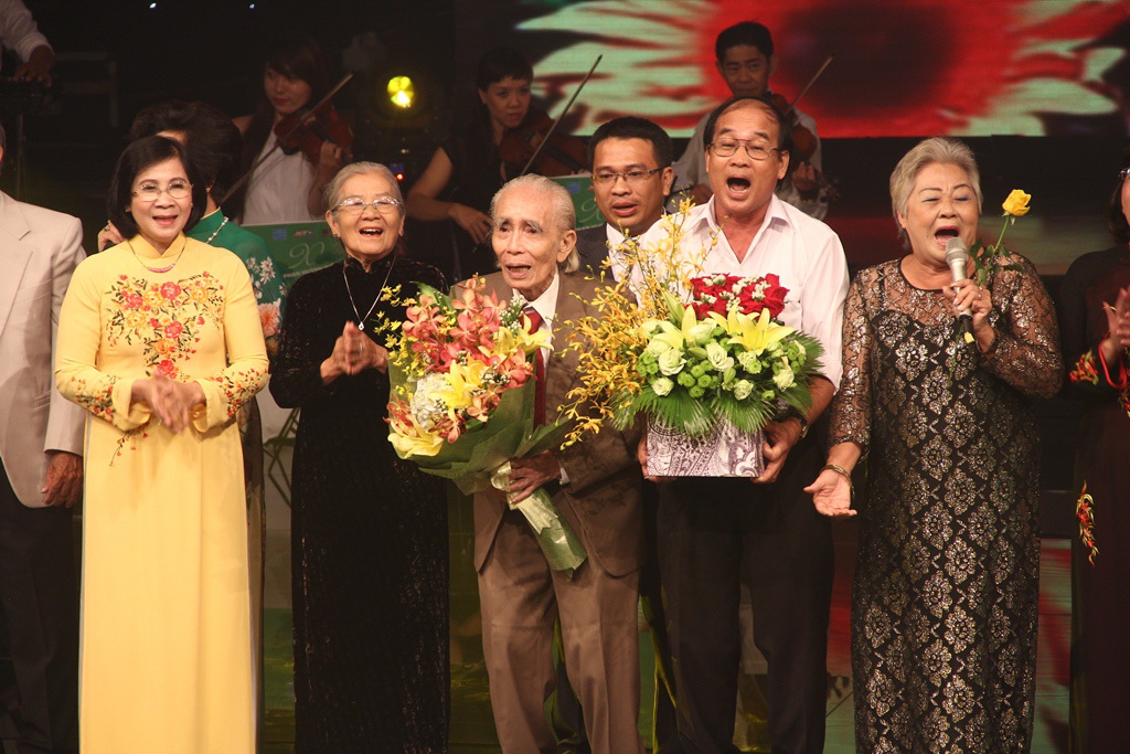 Cung vui c&ugrave;ng c&aacute;c th&iacute; sinh Tiếng h&aacute;t m&atilde;i xanh
