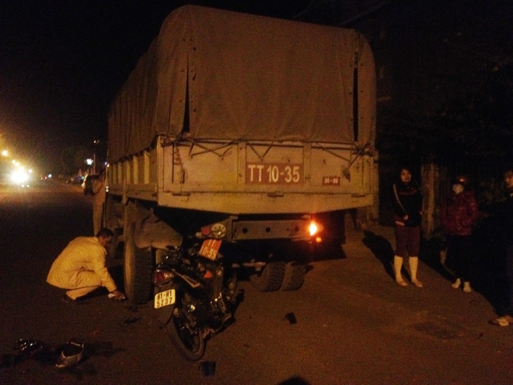  Hiện trường vụ tai nạn l&agrave;m chị Nguyễn Thị Tường Linh tử vong