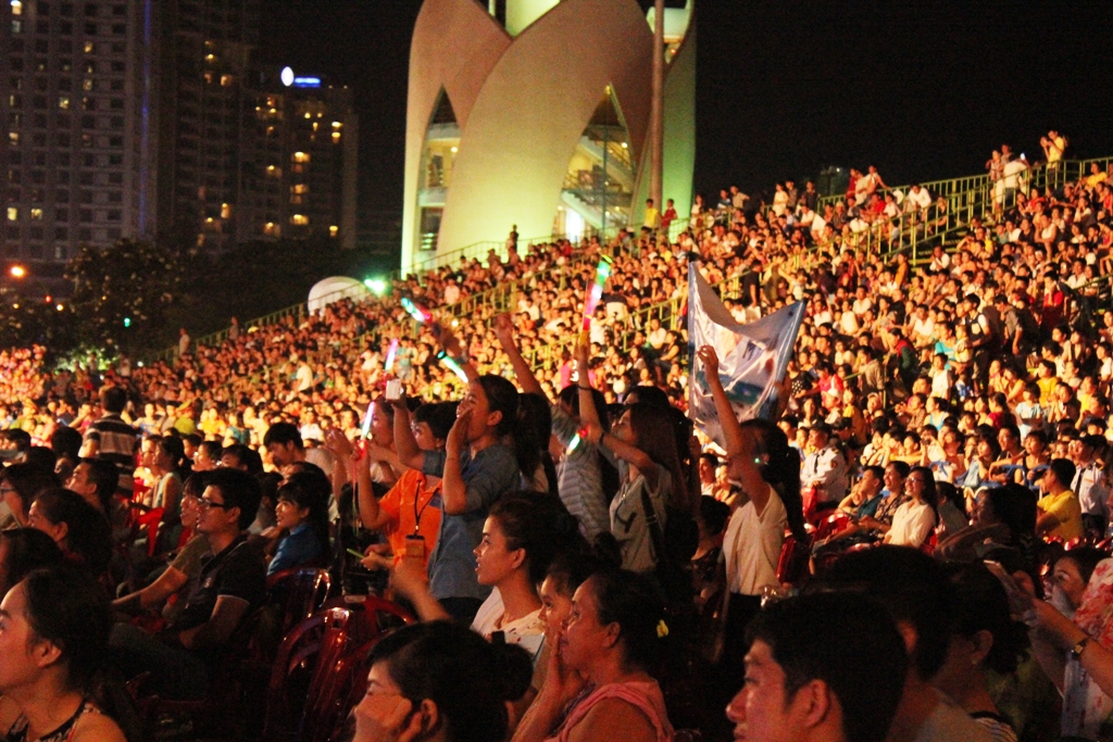 Fanclub Mỹ T&acirc;m tại Nha Trang cổ vũ nhiệt t&igrave;nh cho thần tượng