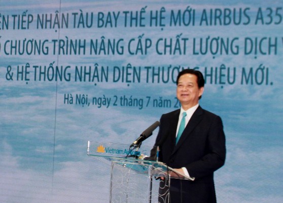Thủ tướng Nguyễn Tấn Dũng ph&aacute;t biểu tại lễ tiếp nhận t&agrave;u bay thế hệ mới A350-900 XWB đầu ti&ecirc;n của Vietnam Airlines từ Airbus