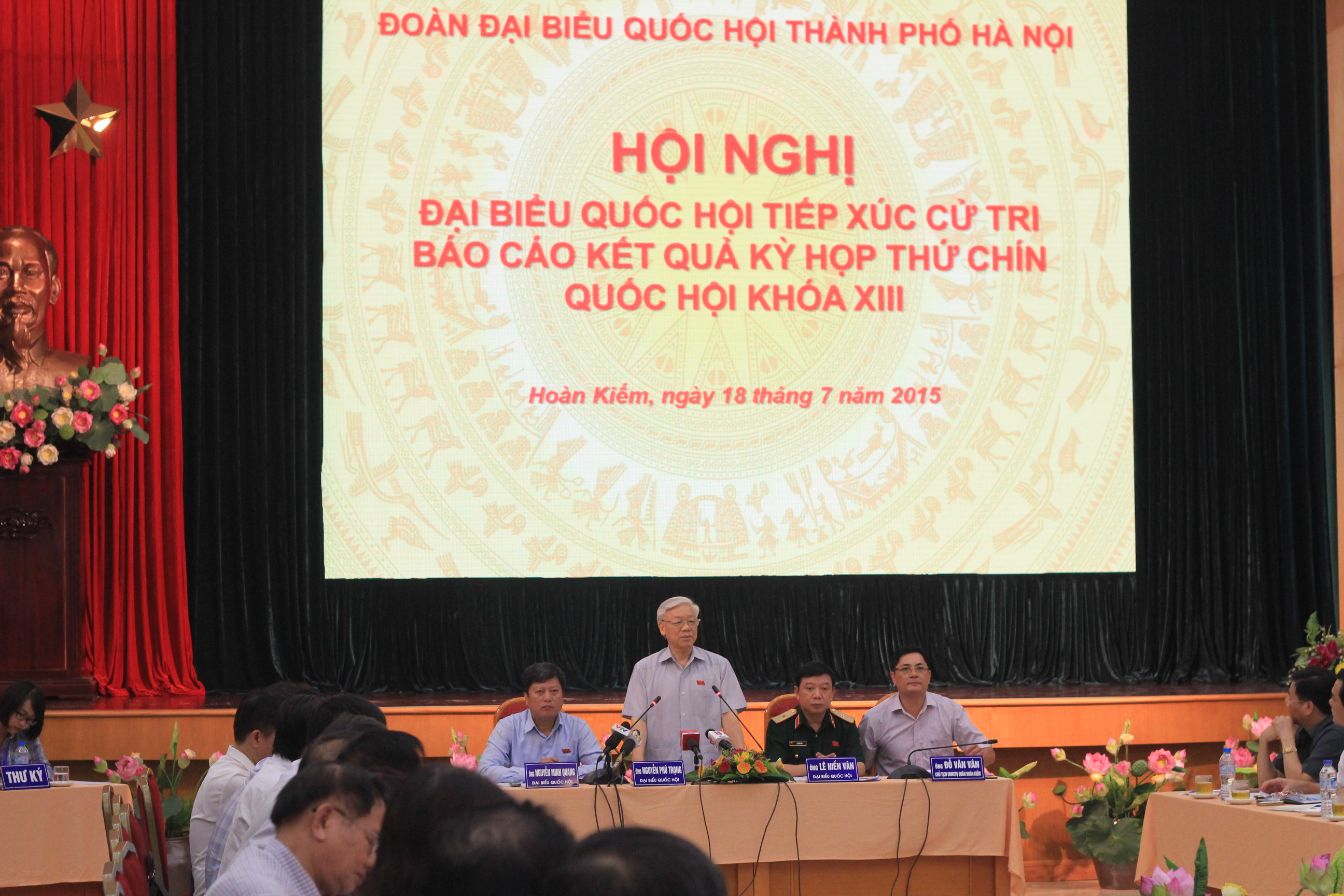 Tổng b&iacute; thư tiếp x&uacute;c cử tri