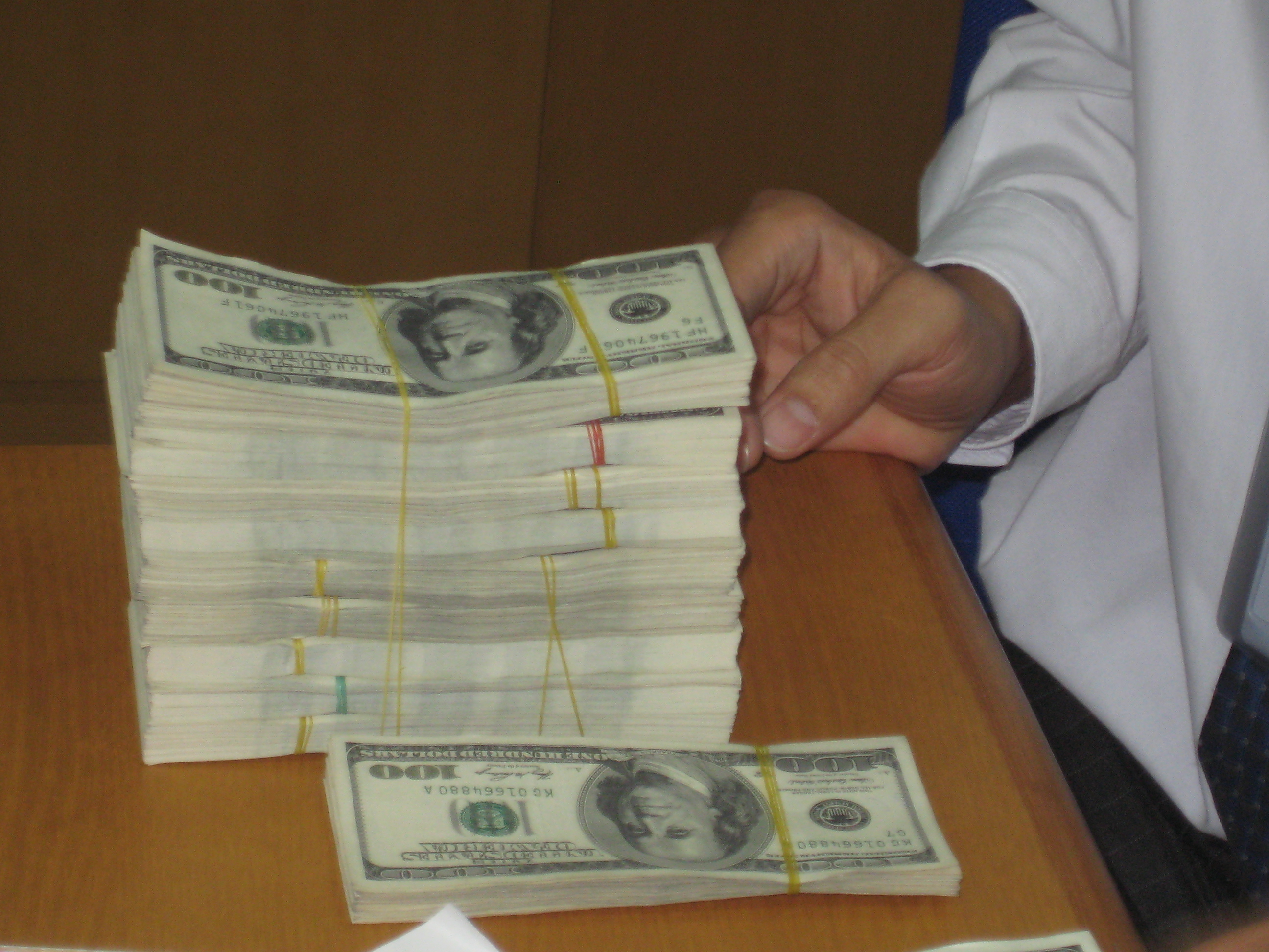 USD bất ngờ tăng giá