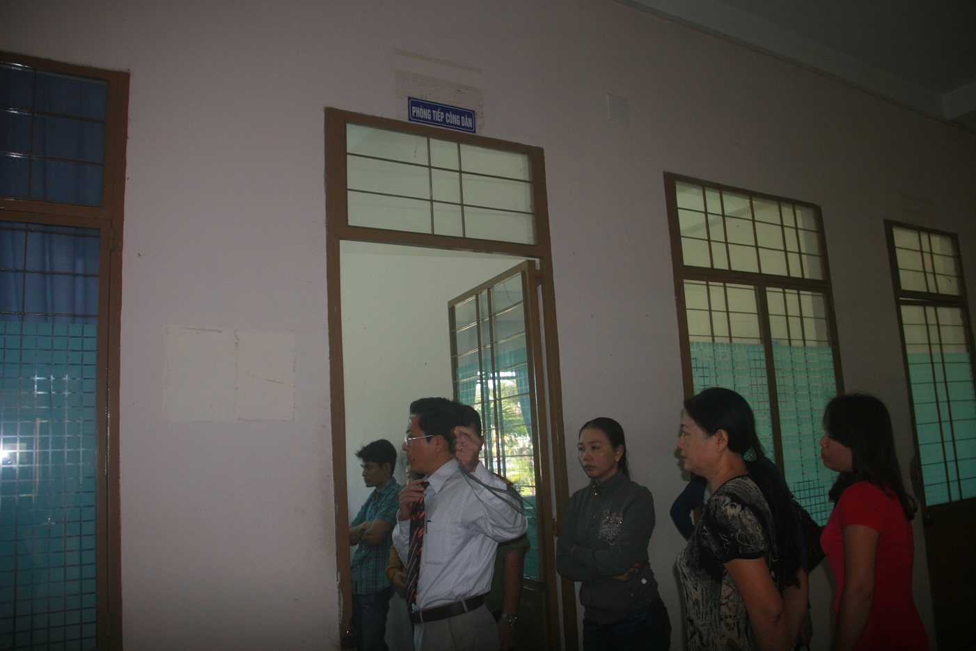 UBND tỉnh Quảng Nam quy định c&aacute;n bộ c&ocirc;ng khai xin lỗi nếu g&acirc;y kh&oacute; khăn, phiền h&agrave;, chậm trễ (Ảnh chỉ c&oacute; t&iacute;nh chất minh họa)