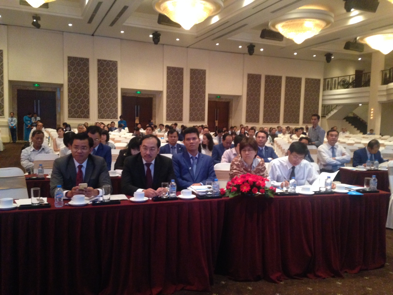Cựu Chủ tịch HĐQT NamA Bank Bạn Trần Ng&ocirc; Ph&uacute;c Vũ v&agrave; cựu Ph&oacute; tổng NamA Bank Trần Ngọc T&acirc;m tại đại hội của Eximbank d&ugrave; ng&acirc;n h&agrave;ng kh&ocirc;ng c&oacute; kế hoạch bầu nh&acirc;n sự HĐQT mới