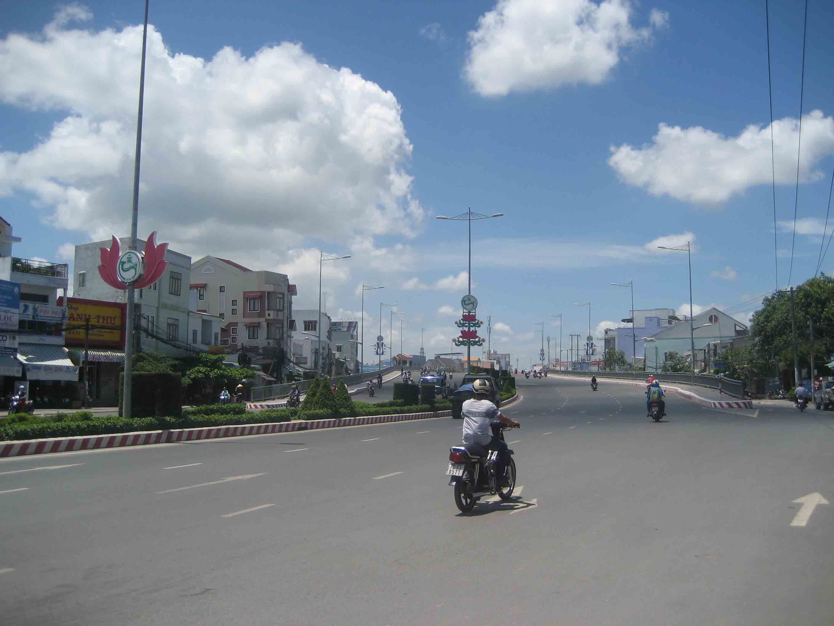 Cầu Rạch Ngỗng 1 nối trung t&acirc;m TP Cần Thơ với đường l&ecirc;n s&acirc;n bay quốc tế Cần Thơ