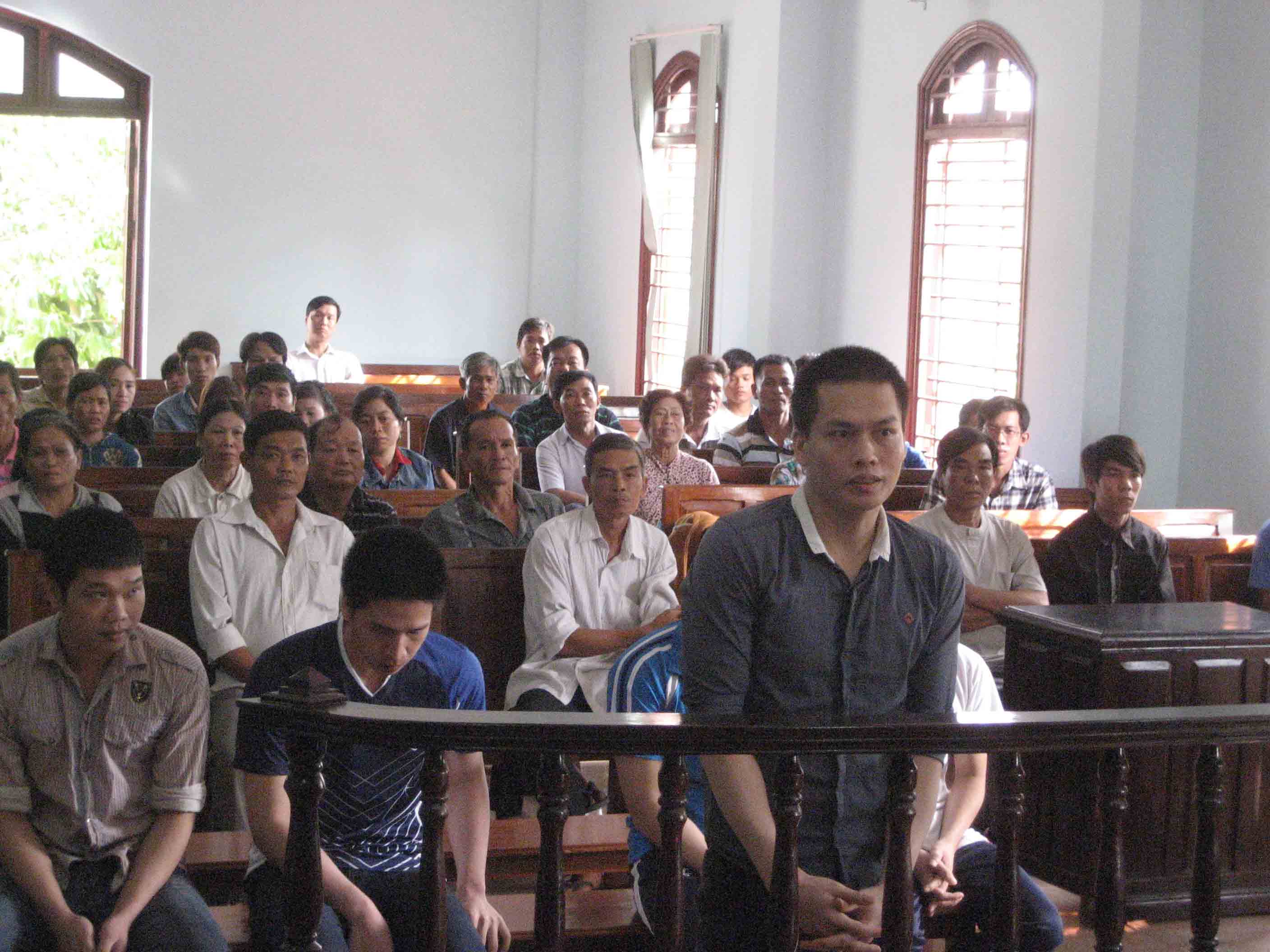 Bị c&aacute;o Luyến trong l&uacute;c trả lời thẩm vấn trước HĐXX