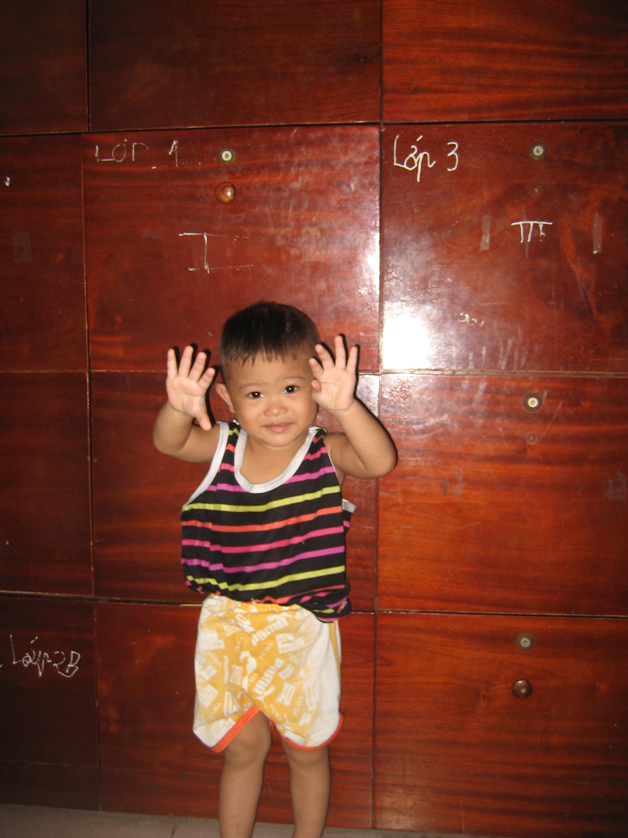 B&eacute; Duy giờ đ&atilde; biết đi v&agrave; n&oacute;i chuyện r&agrave;nh
