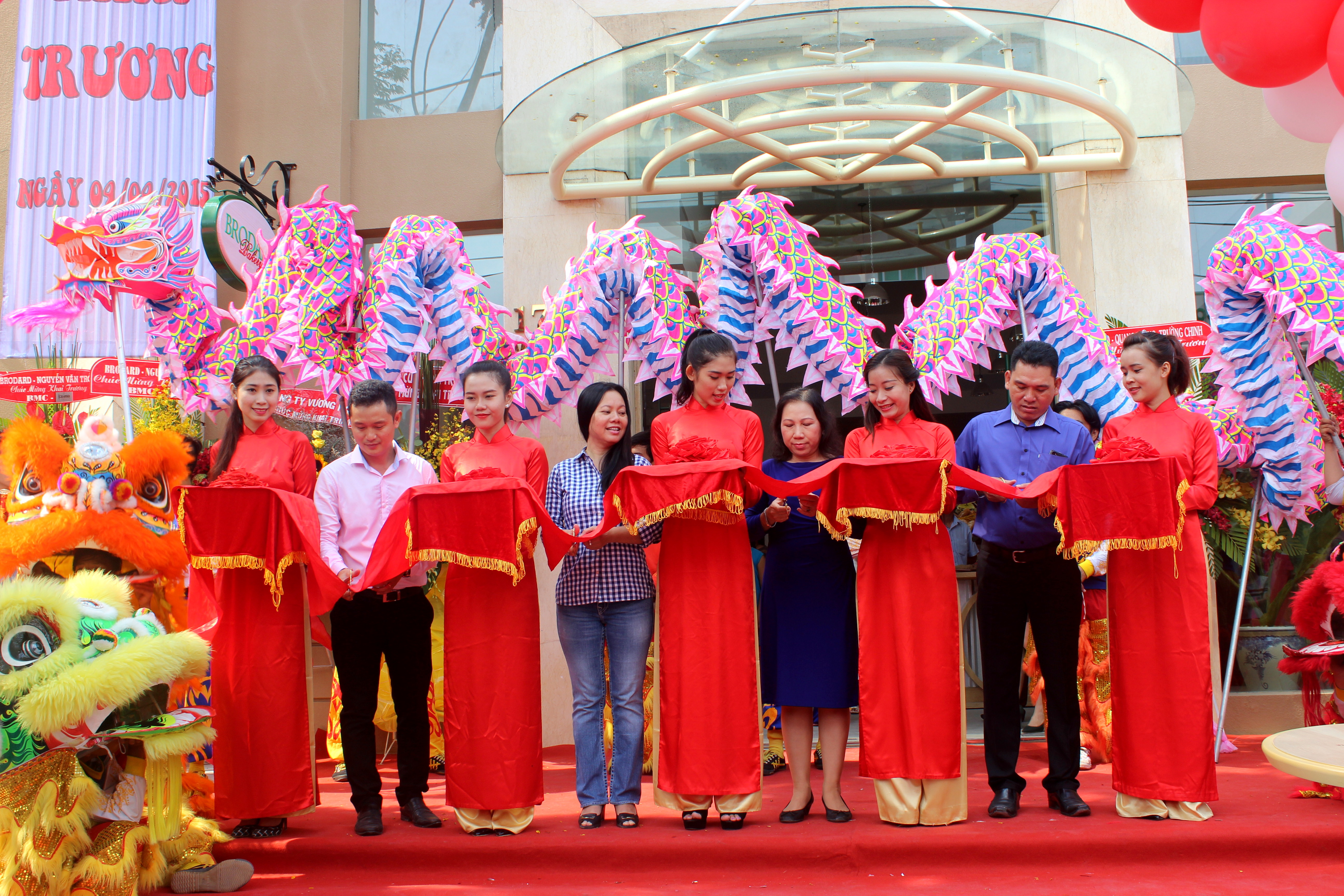 Khai trương cửa h&agrave;ng b&aacute;nh m&igrave; ch&egrave; L&uacute;a   M&iacute;a đầu ti&ecirc;n tại TP HCM