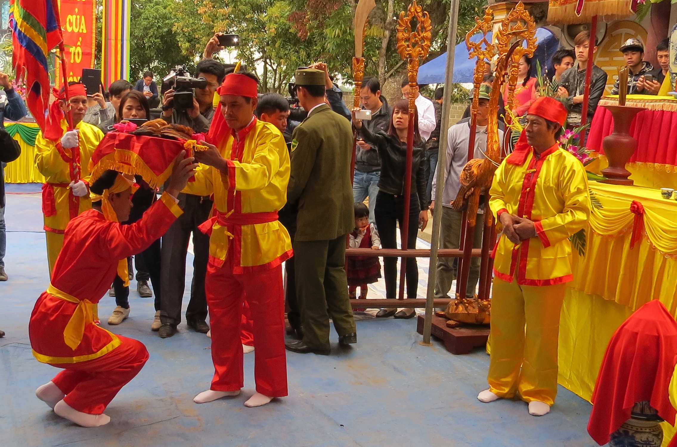 đang kim k&ecirc; tế thần