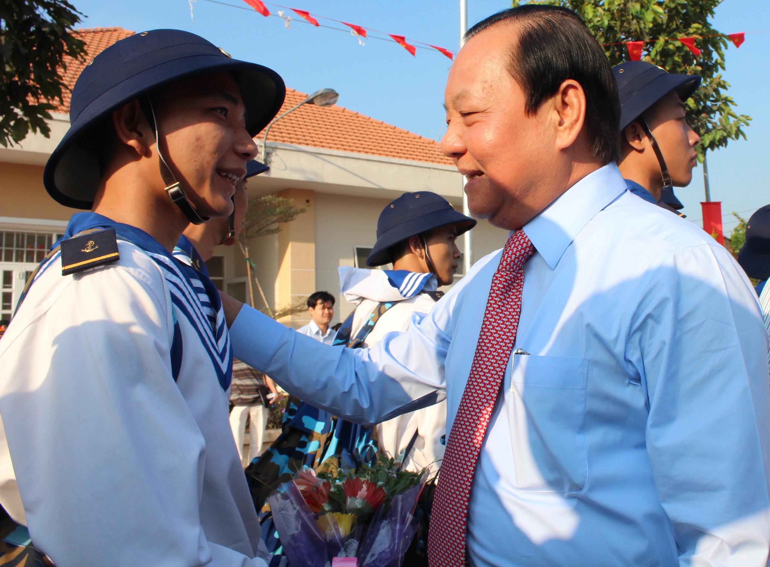 Ủy vi&ecirc;n Bộ Ch&iacute;nh trị, B&iacute; thư Th&agrave;nh ủy TP HCM L&ecirc; Thanh Hải dặn d&ograve; t&acirc;n binh: Ph&aacute;t truyền thống anh h&ugrave;ng của TP mang t&ecirc;n B&aacute;c để ho&agrave;n th&agrave;nh tốt nhiệm vụ