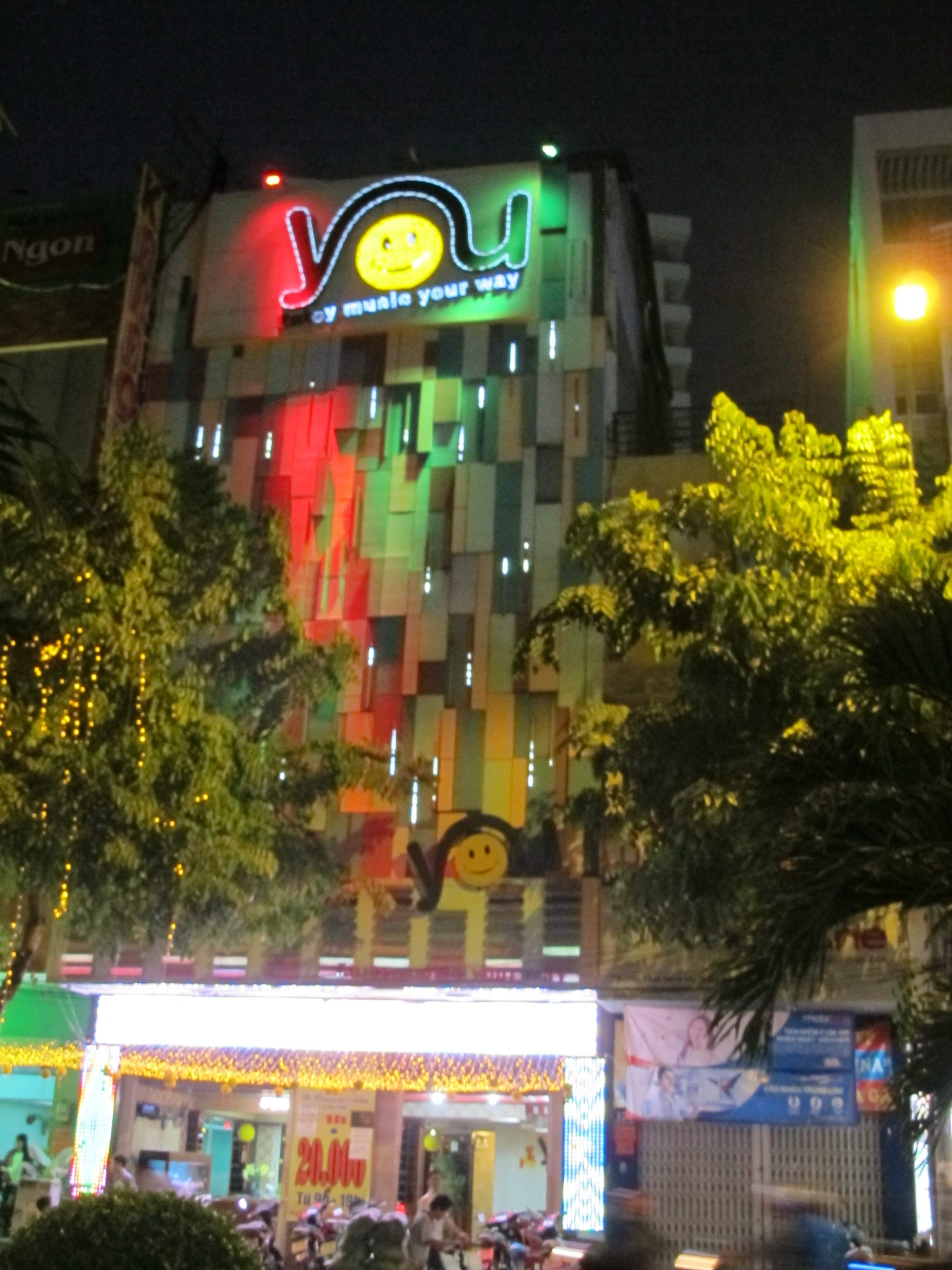 Karaoke You, nơi xảy ra vụ đả chi&ecirc;́n