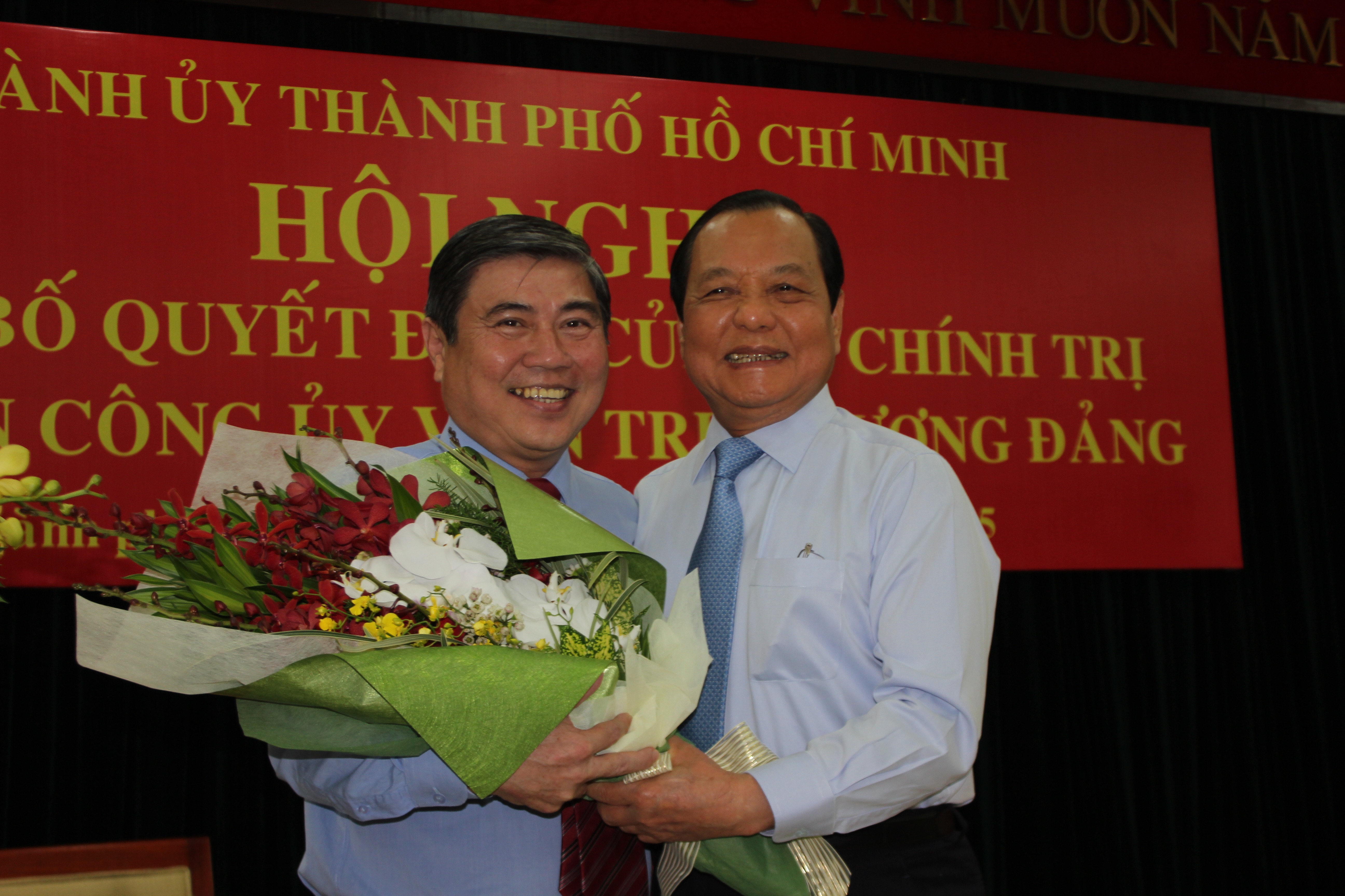 B&iacute; thư Th&agrave;nh ủy TP HCM L&ecirc; Thanh Hải ch&agrave;o đ&oacute;n &ocirc;ng Nguyễn Th&agrave;nh Phong về TP HCM