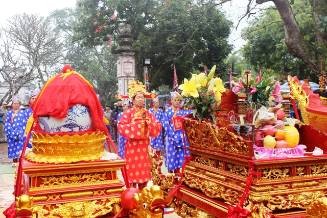 Buổi lễ diễn ra trang trọng, trang nghi&ecirc;m. Đ&acirc;y l&agrave; nghi lễ thất truyền mới được phục dựng trong m&ugrave;a lễ hội năm 2014