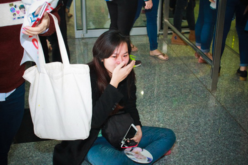 “Fan” Việt khóc ròng khi gặp sao Hàn: Chuyện cũ nói mãi!