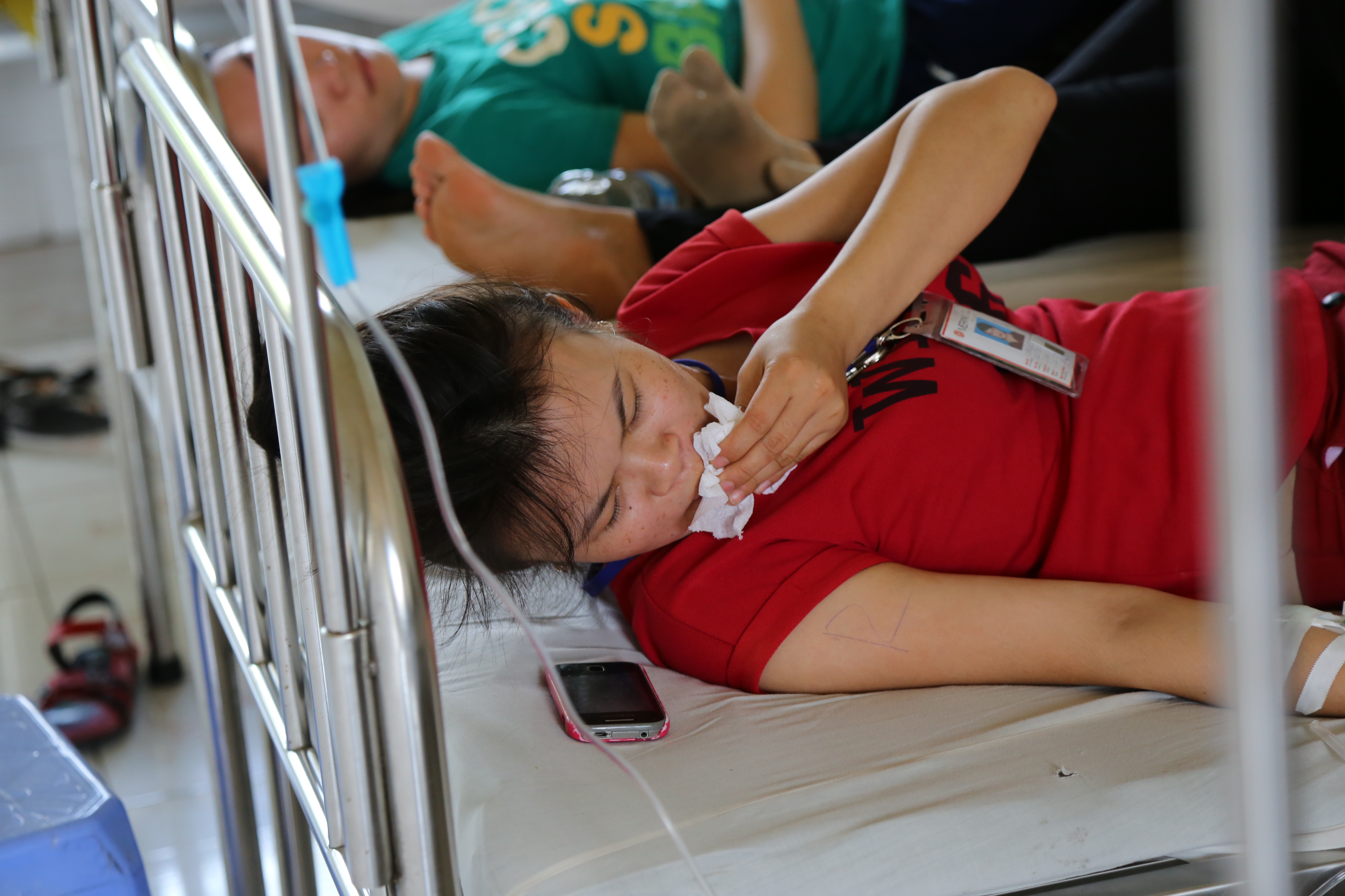 Từ khuya đến trưa nhiều c&ocirc;ng nh&acirc;n n&ocirc;n &oacute;i h&agrave;ng chục lần