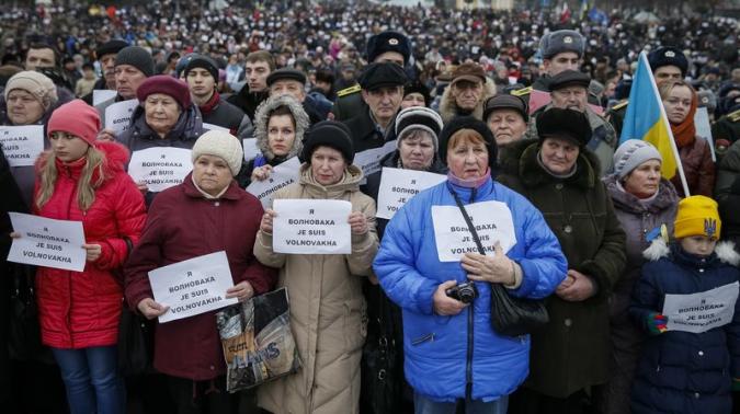 People take part in a peace march in Kiev January 18, 2015, for the victims on a passenger bus which came under fire near the town of Volnovakha in eastern Ukraine.  REUTERS-Gleb Garanich