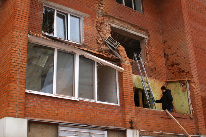 A residential building in Donetsk damaged in the result of shelling by the Ukrainian army on January 18, 2015 (RIA Novosti/Mikhail Parhomenko)
