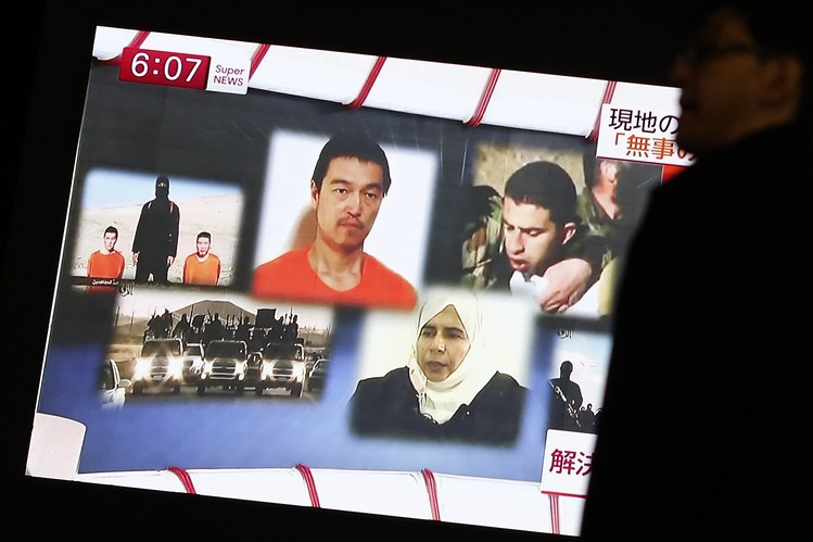 IS chặt đầu con tin Haruna Yukawa, đ&ograve;i thả nữ t&ugrave; nh&acirc;n người Iraq. Ảnh: REUTERS