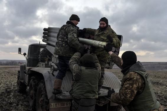 http://s2.reutersmedia.net/resources/r/?m=02&d=20150209&t=2&i=1023595108&w=&fh=&fw=&ll=700&pl=378&r=LYNXMPEB180J3