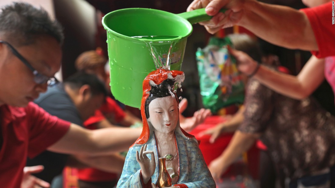 http://i2.cdn.turner.com/cnnnext/dam/assets/150212131628-04-lunar-new-year-0212-super-169.jpg