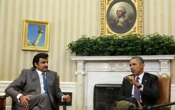 U.S. President Barack Obama meets with Emir of Qatar Sheikh Tamim bin Hamad al Thani while in the Oval Office at the White House in Washington February 24, 2015. REUTERS/Larry Downing