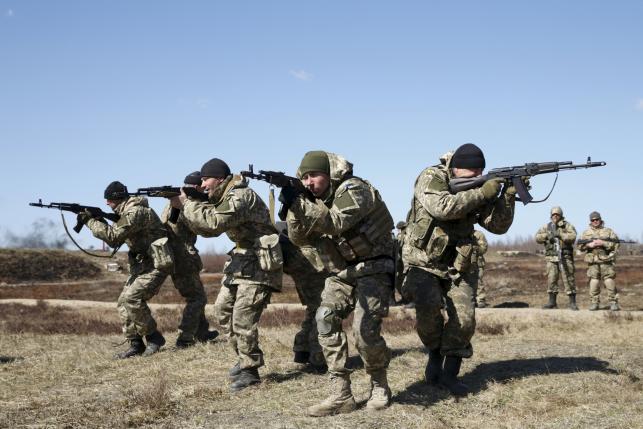 http://s1.reutersmedia.net/resources/r/?m=02&d=20150409&t=2&i=1039154642&w=&fh=&fw=&ll=644&pl=429&r=LYNXMPEB380U2