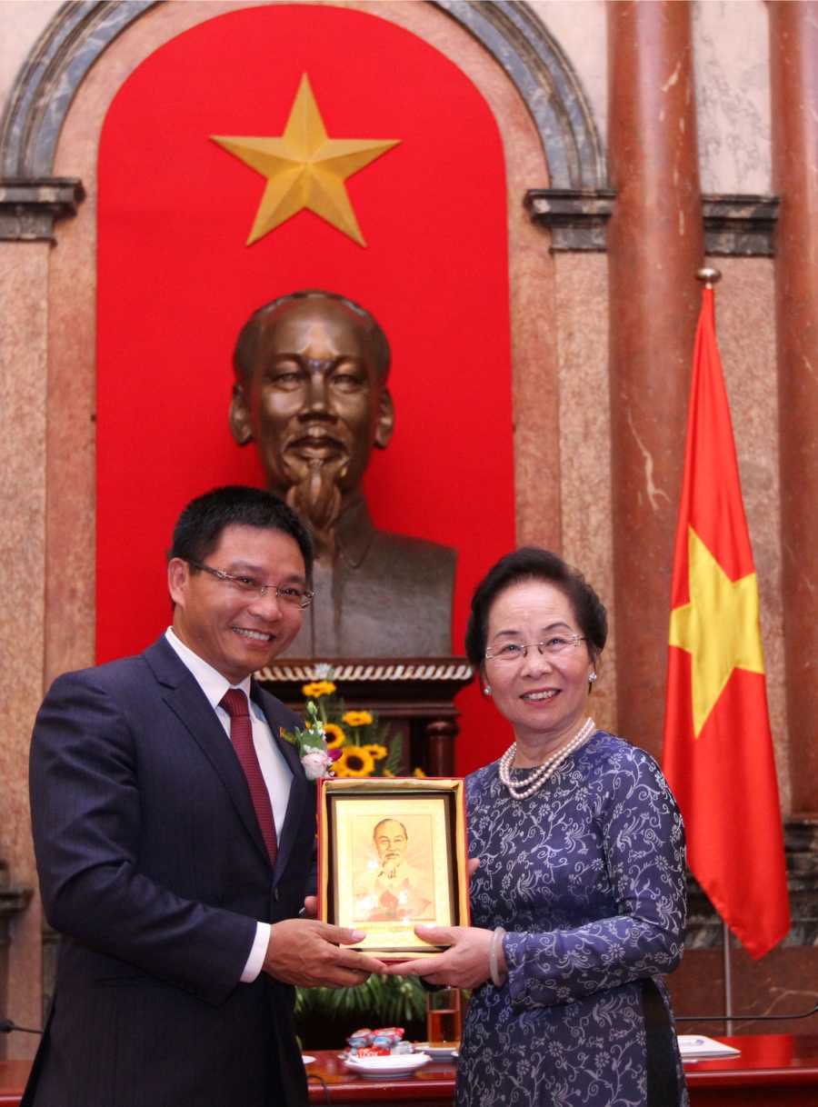 D:\Documents and Settings\phithinga\Desktop\Vinh quang Việt Nam 2015\HN__1272.jpg