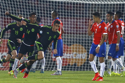 Raul Jimenez ghi b&agrave;n cho Mexico