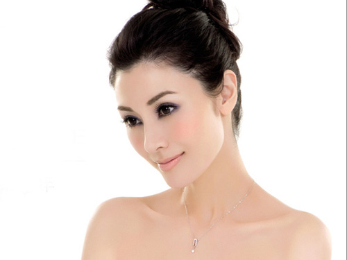 Lý Gia Hân hé lộ chuyện làm vợ đại gia