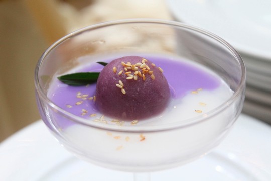 Độc đáo buffet... khoai!