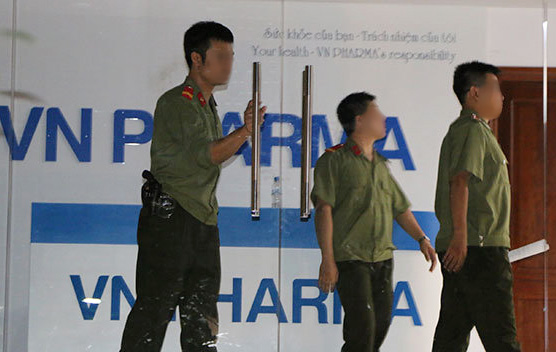 Cơ quan an ninh điều tra Bộ Công an thực hiện lệnh bắt khẩn cấp ông Nguyễn Minh Hùng, Chủ tịch HĐQT kiêm Tổng giám đốc Công ty VN Pharma, tối ngày 19-9-2014
