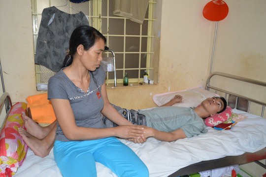 Nhẫn tâm lừa cả người khốn cùng