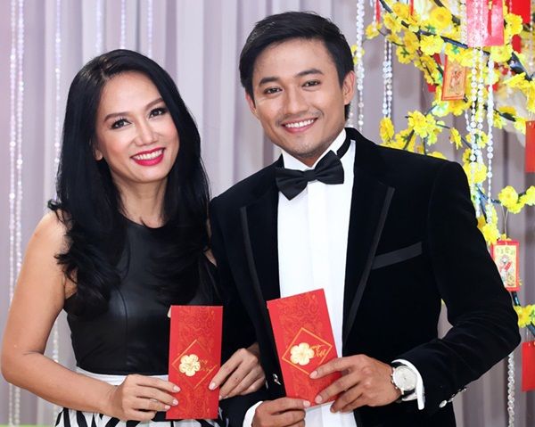 Nữ diễn vi&ecirc;n rạng rỡ b&ecirc;n Q&uacute;y B&igrave;nh