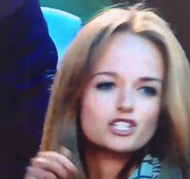 Nhìn khẩu hình có thể đoán được Kim Sears nói gì