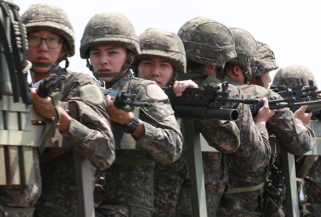 Binh sĩ Hàn Quốc tại TP Paju, gần làng Bàn Môn Điếm. Ảnh: Yonhap