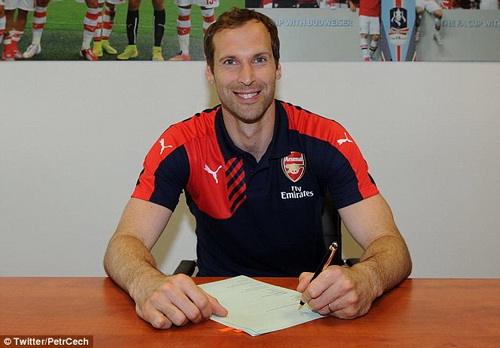 Cech ký hợp đồng với Arsenal chiều 29-6