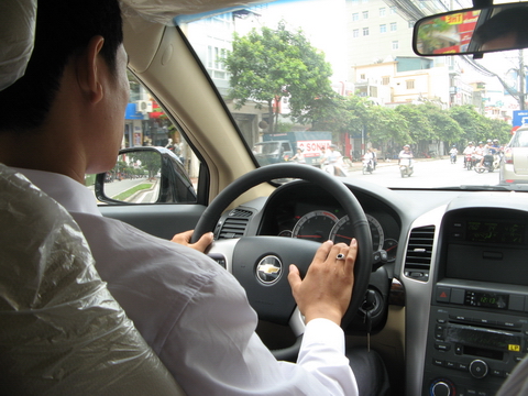 Ép người lao động ký cam kết trái luật