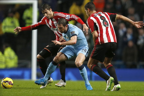 Lampard ấn định chiến thắng nhọc nhằn 3-2 cho Man City